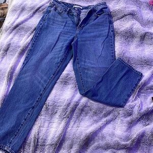 size 4 , waist size 27. BRAND NEW